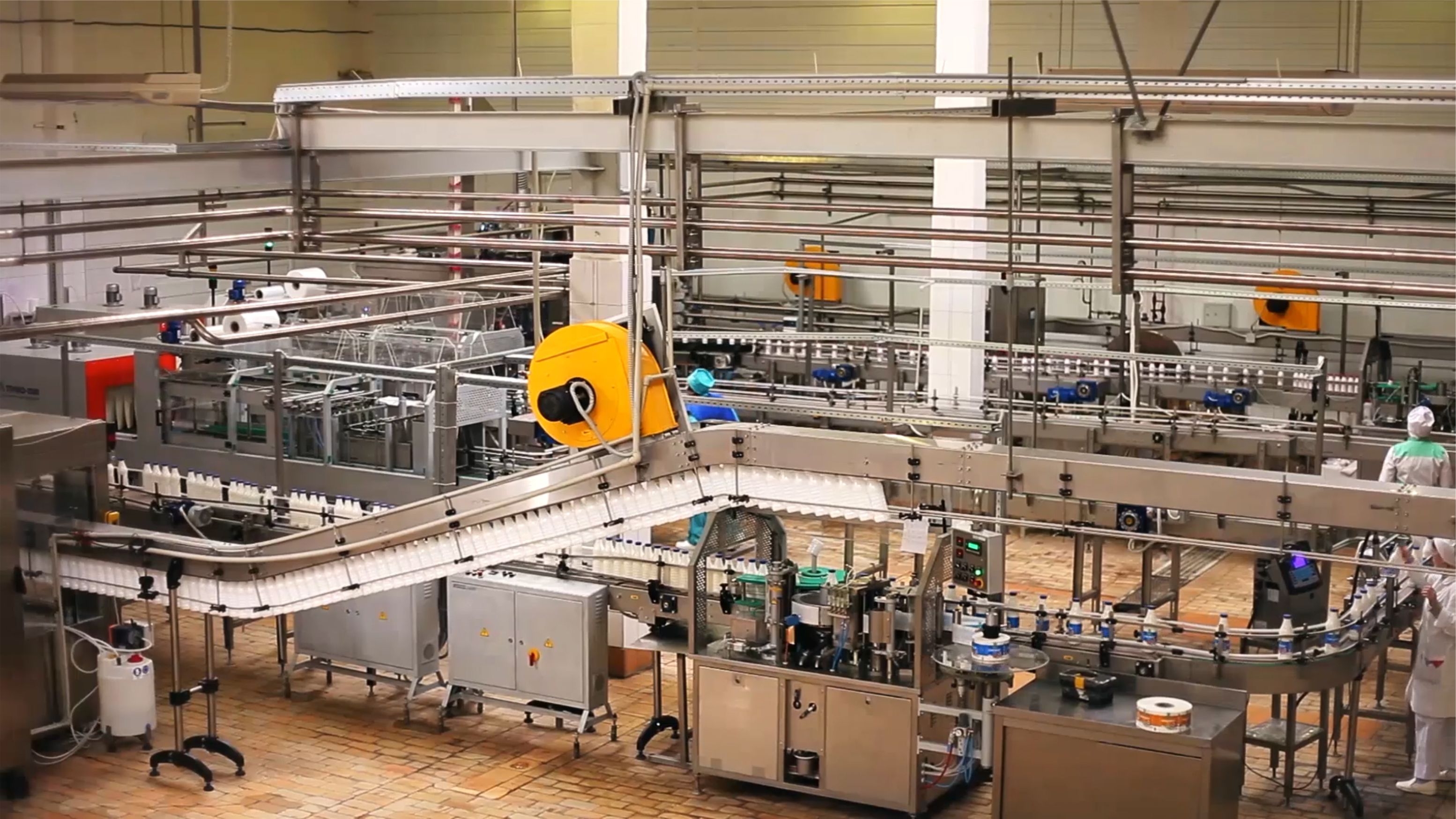 Конвейерная система для автоматизации процесса упаковки молочной продукции 