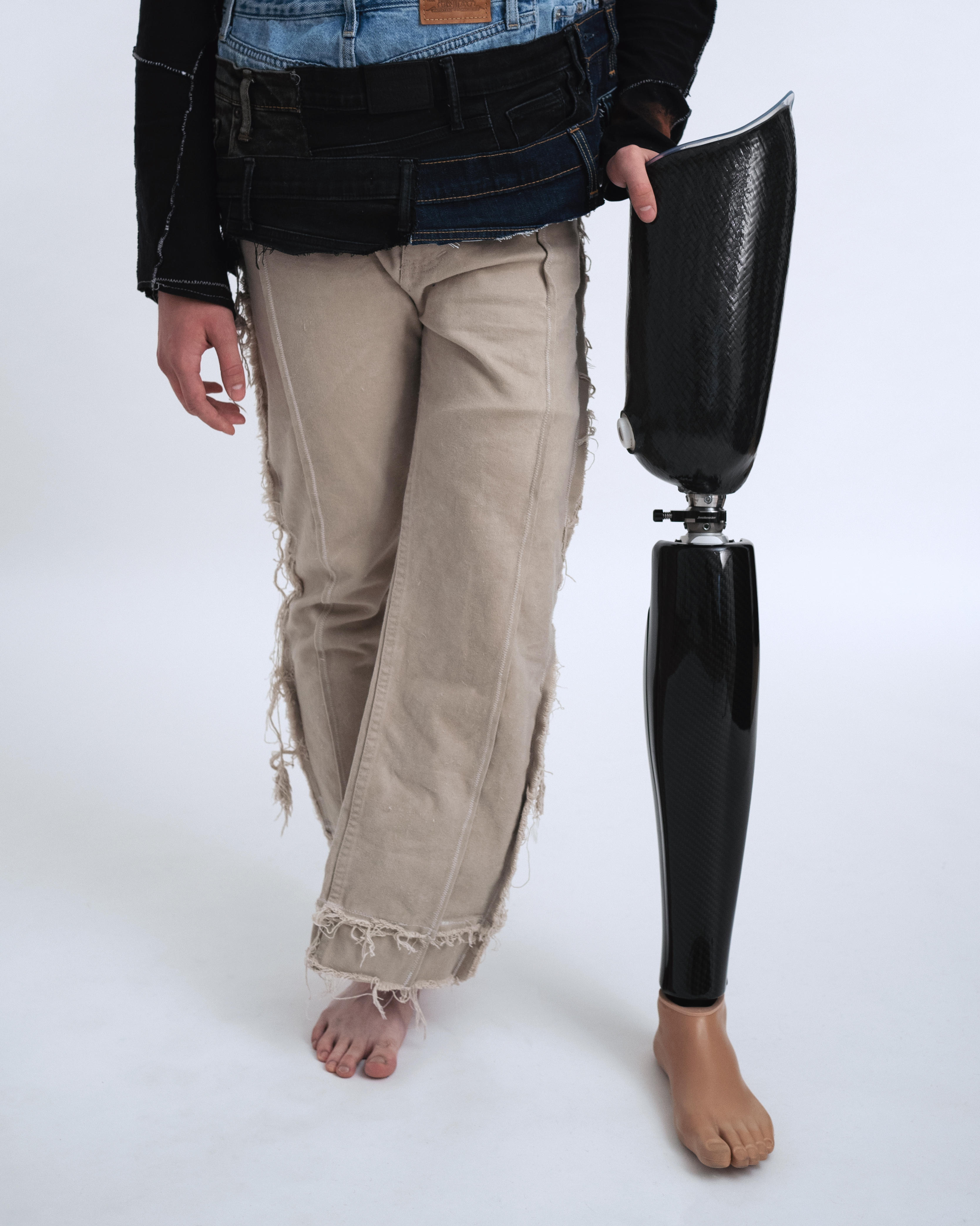 Косметическая оболочка на протез нижней конечности